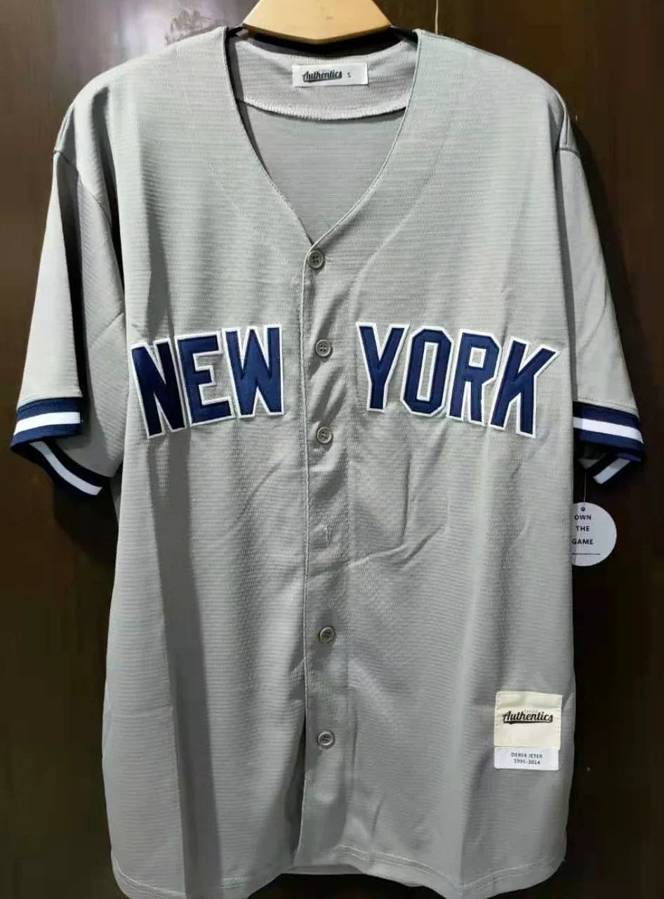 Derek Jeter New York Yankees Jersey Classic Authentics product image 2, provided for visual reference and product detail