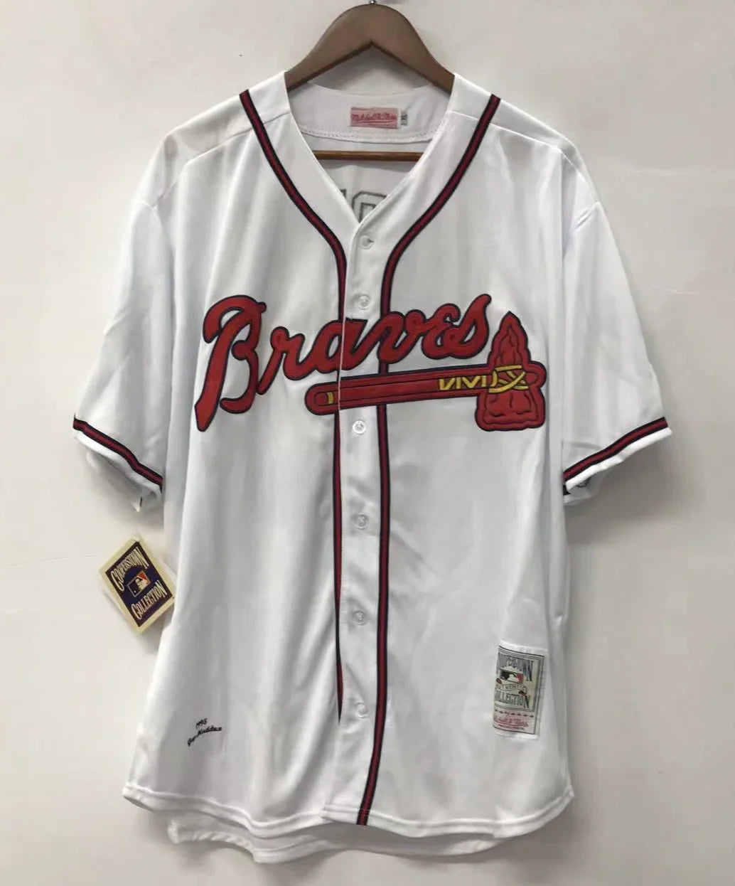 Greg Maddux Atlanta Braves Mitchell & Ness White product image 2, provided for visual reference and product detail review