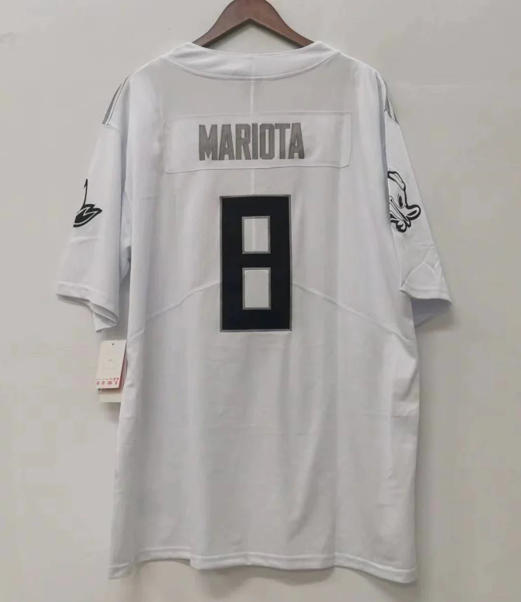 Marcus Mariota Oregon Ducks Jersey product image 2, provided for visual reference and product detail review